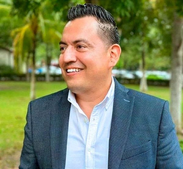 ¡ENCAJUELADO! - *Atado de Pies y Manos Con lo Que Parecería ser un Mecate de Tendedero