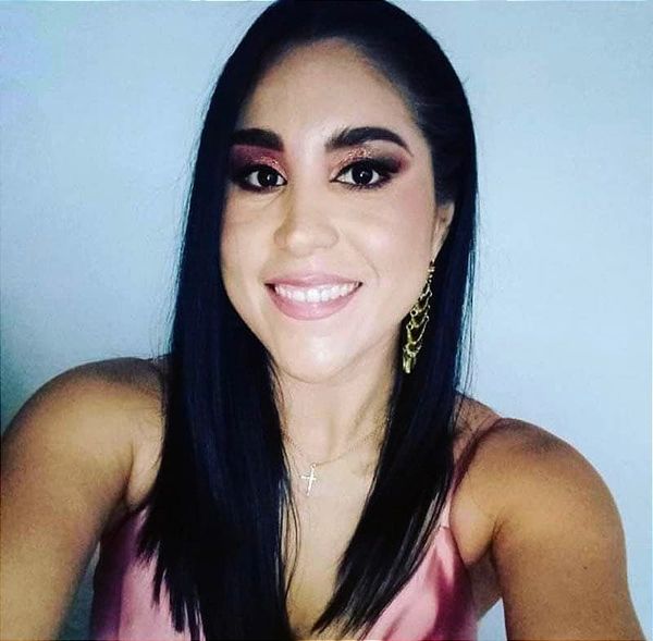 LA BELLA ABOGADA JAZMÍN RIVERA ARRANCÓ UNA HOJITA MÁS DE SU CALENDARIO...