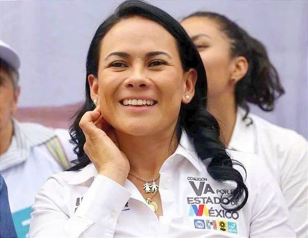 ¡RENUNCIA ALEJANDRA DEL MORAL AL PRI!