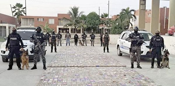 ¡ECUADOR DECOMISA DOS TONELADAS DE COCAÍNA EN CAJAS DE PLATANO! - SU DESTINO ERA RUSIA