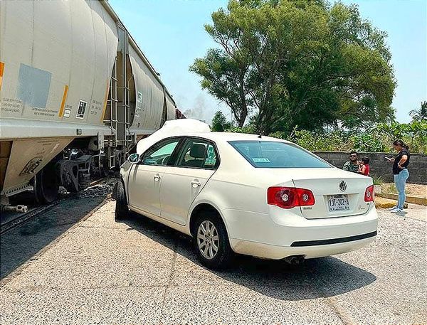 ¡IMPACTADOS POR EL TREN! - *SALEN ILESOS *GEO VILLAS DEL PUERTO