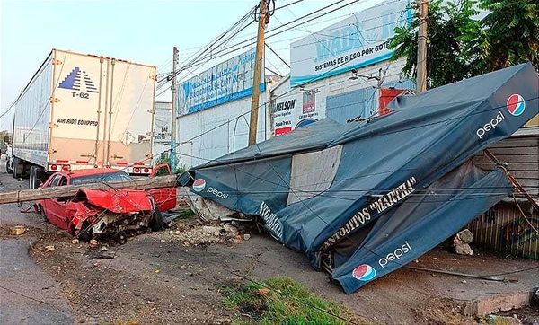 ¡DEJA SIN ANTOJITOS! - *PRIMERO HABÍAN CHOCADO CONTRA UN AUTOBÚS Y UN TRÁILER