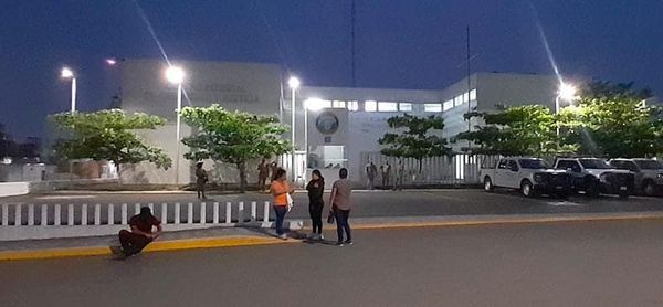 ¡TIENEN INCOMUNICADOS A LOS MARINOS!