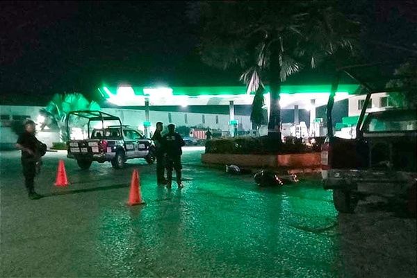 ¡EMBOLSADOS EN UNA GASOLINERA! - *EN LOS LIMITES DE VERACRUZ Y OAXACA