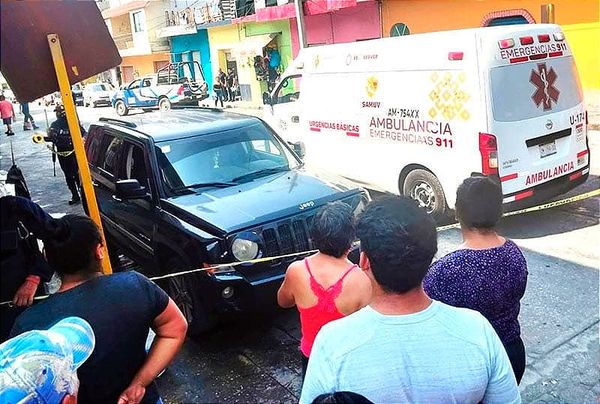 ¡PISTOLEROS MATAN A CARPINTERO EN RESTAURANTE DE YANGA!