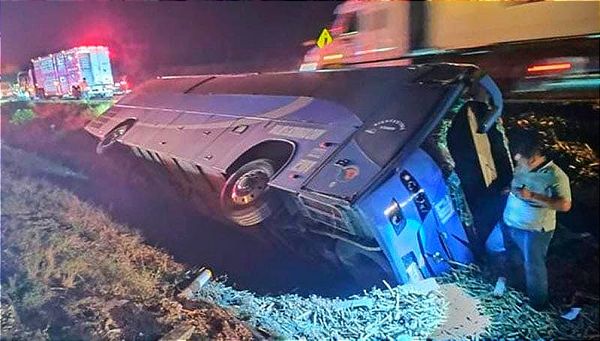 ¡SE VOLTEA AUTOBÚS CON MORENISTAS! - *HAY 40 HERIDOS