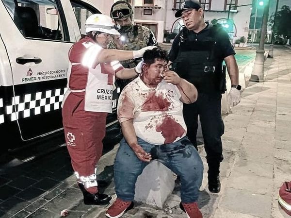 ¡LE BAJAN “EL CUETE” A COCOTAZOS!