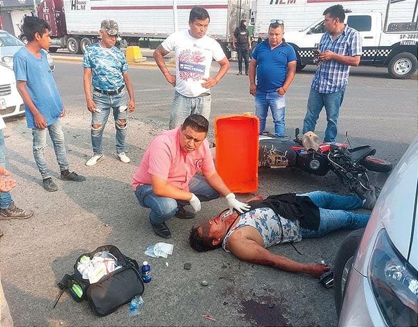 ¡SE IMPACTÓ CONTRA LA CAMIONETA! - *QUE NO LO VIO *MARTÍNEZ DE LA TORRE