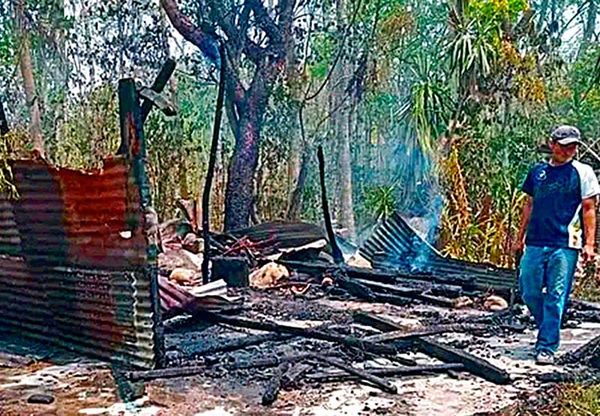 ¡INCENDIAN HUMILDE VIVIENDA DE TRABAJADORA!