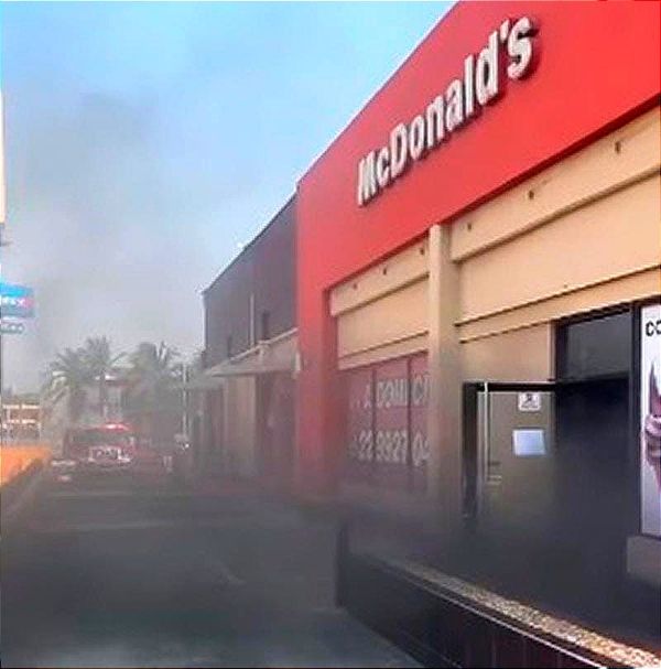 ¡INCENDIO EN PLAZA MOCAMBO! - *Hasta se Chamuscaron la Hamburguesas