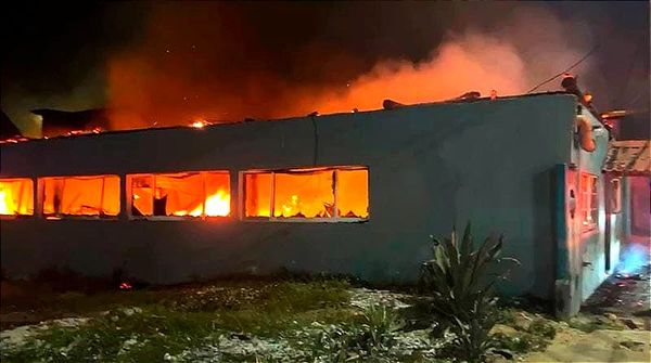 ¡SE QUEMÓ LA PALAPA “EL CALAMAR” EN COATZA!