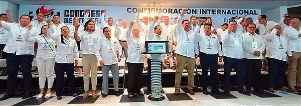 ¡Y AQUÍ NO HUBO DESFILE!