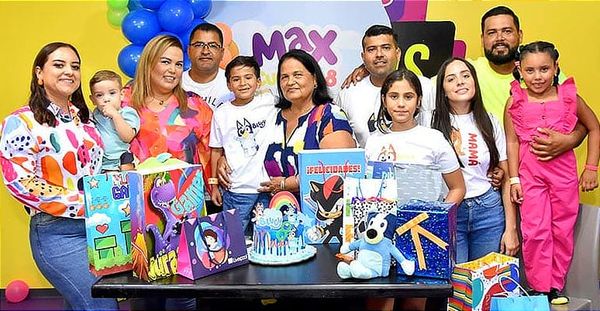 FESTEJAN LOS 8 DE MAX - *BLUEY TAMBIÉN!