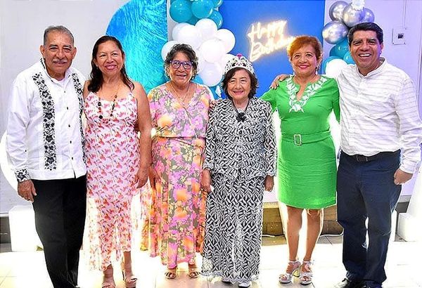 EL CUMPLE DE SILVIA! - COMO REINA!