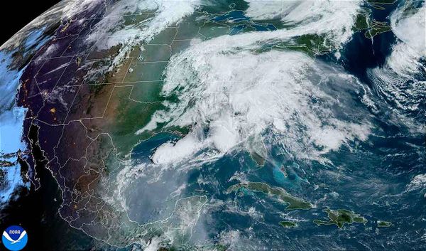 ¡POR ACTIVARSE EL PACÍFICO, CON UN DISTURBIO! - * MÁS BOCHORNO Y SOPLANDO DEL NORESTE