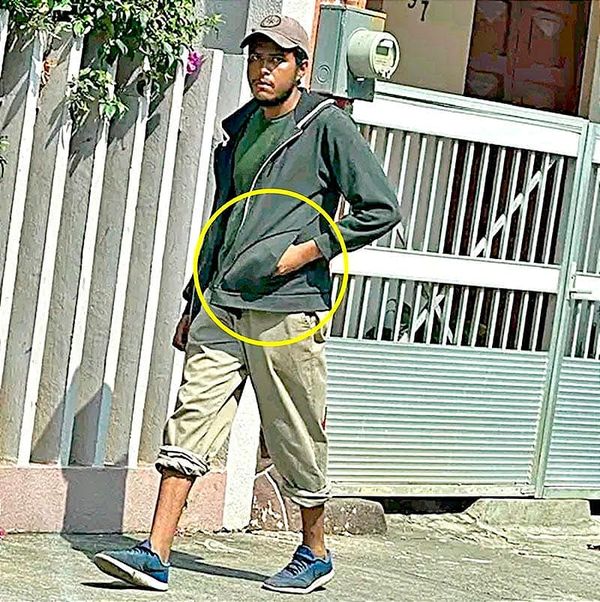 ¡GRABAN A MALANDRO CON PISTOLA ACECHANDO EN EL REFORMA! - ALERTAN A VECINOS Y COMERCIANTES