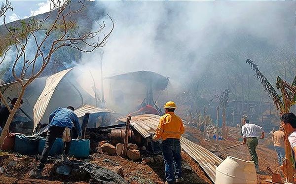 ¡FUEGO ARRASÓ CON CASA DE HUMILDE FAMILIA EN NOGALES!