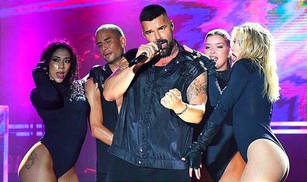 ¡RICKY DE 10! - Y CANTA DE TODO