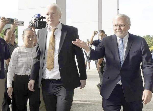 ¡SE DECLARA ASSANGE CULPABLE DE UN CARGO POR CONSPIRACIÓN!