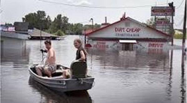 ¡MILLONES SE PREPARAN PARA MÁS CALOR EN EU MIENTRAS REPORTAN INUNDACIONES EN LA REGIÓN CENTRO NORTE!