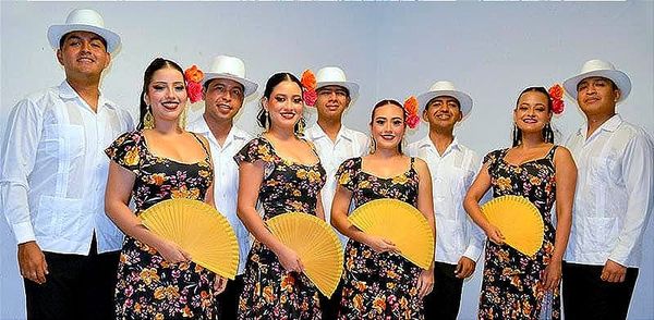 BAILAN Y CANTAN EN LOS 100 AÑOS DE CARNAVAL! - UNIVERSIDAD VERACRUZANA