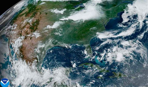 ¡ACTIVO EL MAR CARIBE CON LAS ONDAS DEL ESTE! - *NO SE DESCARTA OTRO DISTURBIO EN EL GOLFO, A FIN DE MES.