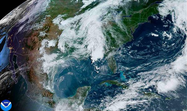 ¡ARRANCA JUNIO CON 42 GRADOS DE SENSACIÓN TÉRMICA! - *HAY ONDAS DEL ESTE; PERO LEJOS EN EL CARIBE