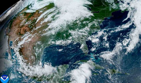 ¡LLEGA UN DISTURBIO TROPICAL A LA PENÍNSULA DE YUCATÁN! - *EL FIN DE SEMANA EN EL GOLFO DE MÉXICO