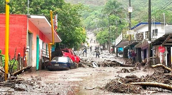 ¡PUROS DESLAVES! - AY NANITAS