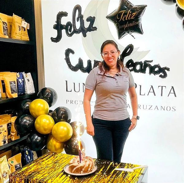 CLAUDIA IVONNE ORTIZ ESQUIVEL FESTEJÓ…