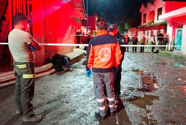 ¡RIÑA SANGRIENTA! - EN LA PULQUERÍA ASESINAN DE 14 CUCHILLADAS A CAMPESINO!