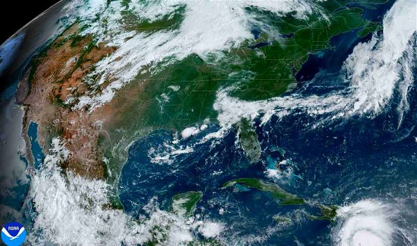 ¡“BERYL” SIGUE RECORRIENDO EL MAR CARIBE! - * RAYITOS DE SOL Y SOPLANDO DEL NORESTE