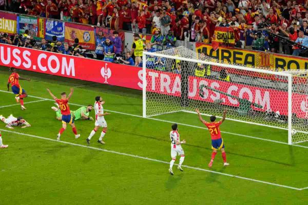 ¡ESPAÑA GOLEA A GEORGIA Y AVANZA A CUARTOS!
