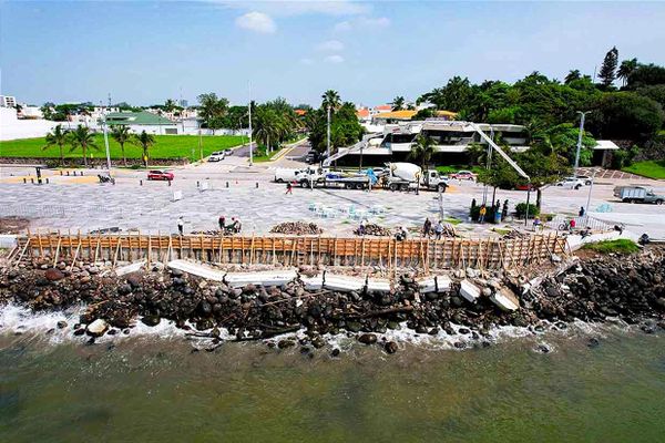 ¡YA QUEDÓ EL MURO DE LA PLAZA DE VALORES! - *Había colapsado por fenómenos meteorologicos