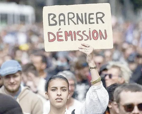 ¡PROTESTAN EN FRANCIA CONTRA NOMBRAMIENTO DE BARNIER COMO NUEVO PRIMER MINISTRO!