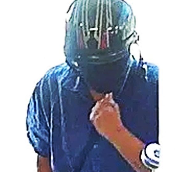 ¡MOTOCICLISTA CON PISTOLÓN ATRACA CON VIOLENCIA A COMERCIOS!