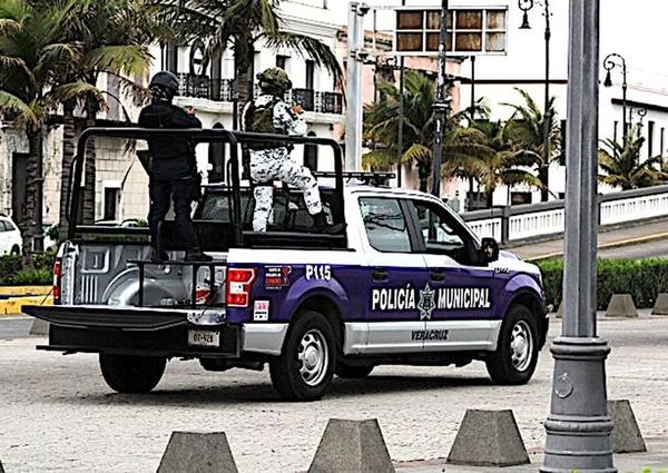 ¡ASESINAN A 7 POLICÍAS!