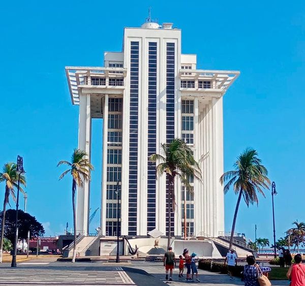 ¡LA OTRA TORRE! - *Claudia contempla marcha atrás a la descentralización y revisa el destino del emblemático edificio del Malecón
