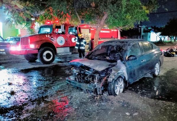 ¡SE CHAMUSCÓ AUTO JAPONÉS!