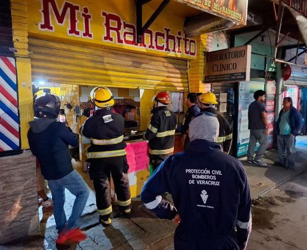¡CONATO DE INCENDIO EN ROSTICERÍA DE LAS BAJADAS!