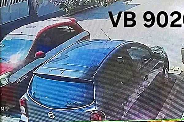 ¡TAXISTA ROBÓ LOS TAPONES DE UN MARCH!