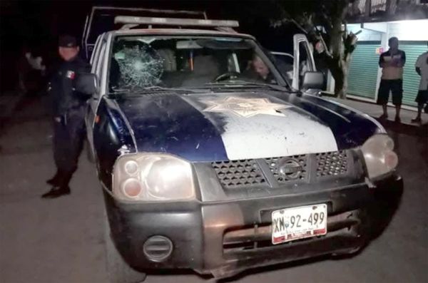 ¡NIÑO ATROPELLADO POR POLICÍAS! - POBLADORES ENFURECIDOS RETUVIERON A LOS UNIFORMADOS