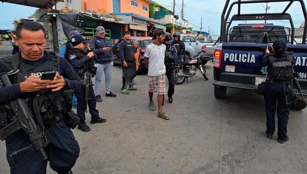 ¡AGARRAN EN LA ‘MOVIDA’ A PAREJA DE LADRONES!