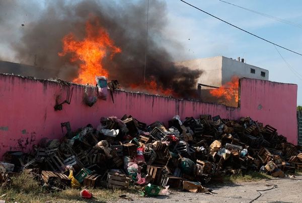 ¡QUEMABAN BASURA Y SE PRENDE TERRENO CON DESECHOS!