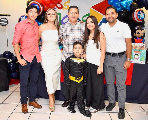 MÁXIMO FESTEJA CON BATMAN!