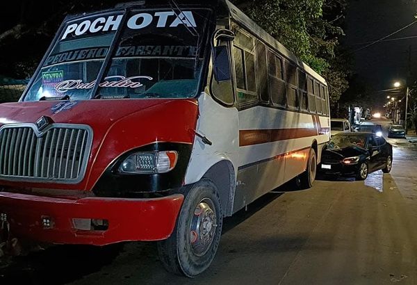 ¡POR ESQUIVAR A PEATÓN SE ESTRELLA CONTRA CAMIÓN RUTA LA POCHOTA!