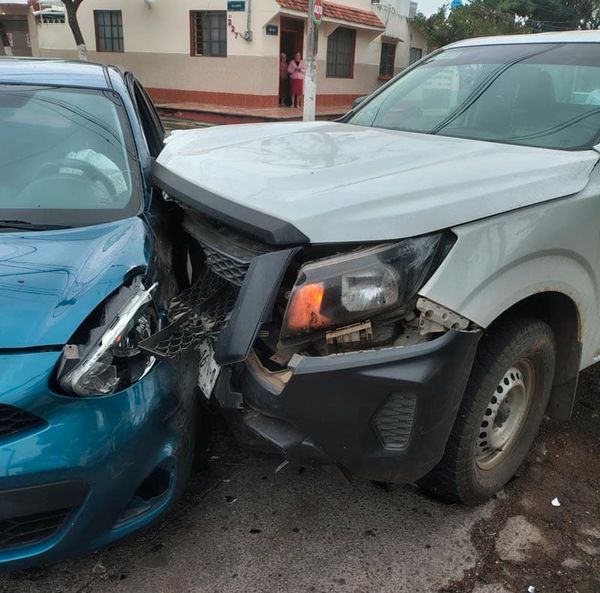 ¡TRANCAZO ENTRE VEHÍCULOS ASIÁTICOS!