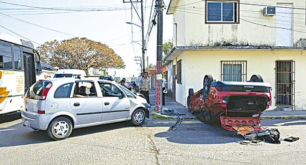 ¡VOLCADURA EN DOS CAMINOS!