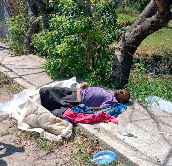 ¡HOMBRE FALLECE EN LA BANQUETA!
