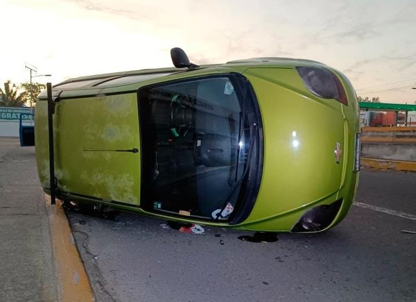 ¡SUPUESTO MARINO VOLCÓ EN EL PUENTE DE LAS AMAPOLAS!
